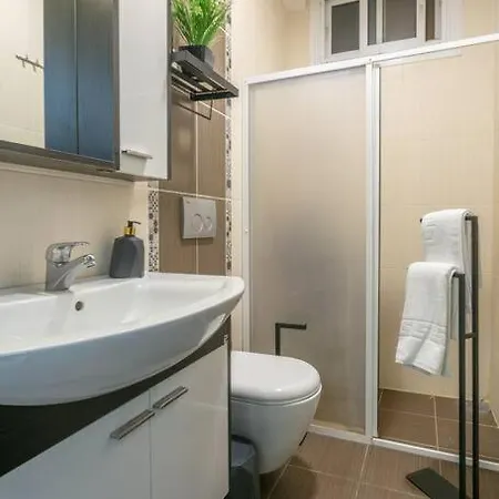 Apartment Flaneur